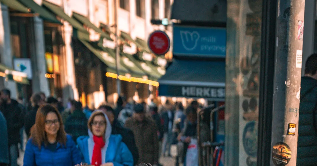 Водосточна тръба на фасада на сграда